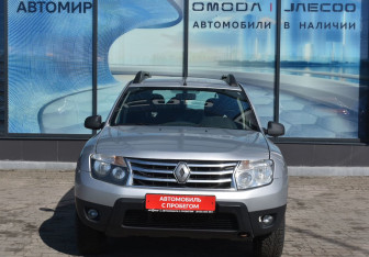 Подержанный автомобиль Renault Duster 2014 года (2 фото)
