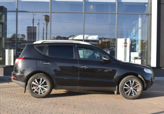 Подержанный автомобиль Geely Emgrand X7 2014 года (5 фото)