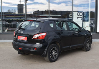 Подержанный автомобиль Nissan Qashqai 2012 года (5 фото)