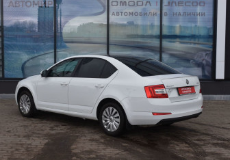 Подержанный автомобиль Skoda Octavia Liftback 2016 года (7 фото)