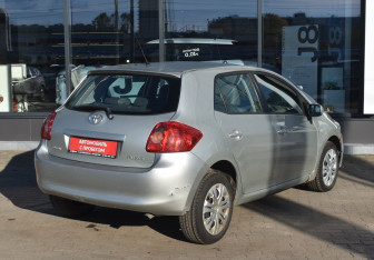 Подержанный автомобиль Toyota Auris Hatchback 2008 года (5 фото)