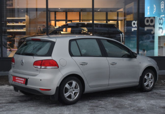 Подержанный автомобиль Volkswagen Golf Hatchback 2012 года (5 фото)