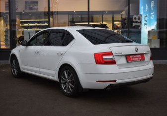 Подержанный автомобиль Skoda Octavia Liftback 2020 года (7 фото)