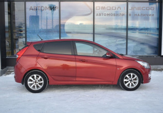 Подержанный автомобиль Hyundai Solaris Hatchback 2015 года (4 фото)