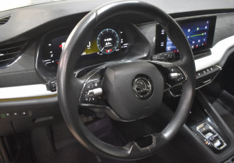 Подержанный автомобиль Skoda Octavia Liftback 2021 года (13 фото)