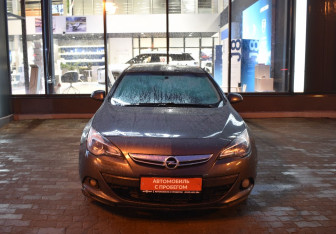 Подержанный автомобиль Opel Astra Hatchback 2012 года (2 фото)