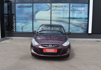 Подержанный автомобиль Hyundai Solaris Sedan 2012 года (2 фото)