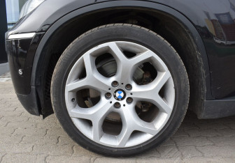 Подержанный автомобиль BMW X6 2011 года (9 фото)