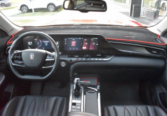 Подержанный автомобиль FAW Bestune T55 2023 года (12 фото)