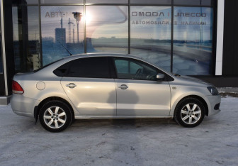 Подержанный автомобиль Volkswagen Polo Sedan 2012 года (4 фото)