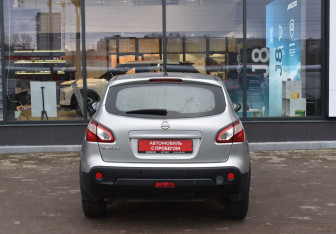 Подержанный автомобиль Nissan Qashqai 2012 года (6 фото)