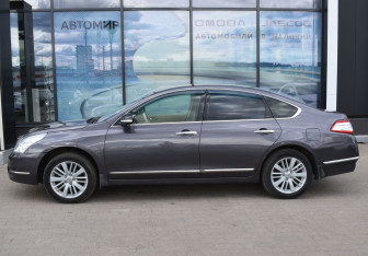Подержанный автомобиль Nissan Teana 2012 года (8 фото)