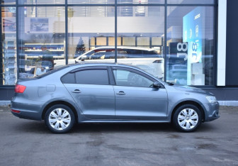 Подержанный автомобиль Volkswagen Jetta Sedan 2013 года (4 фото)