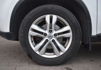 Подержанный автомобиль Nissan X-Trail 2014 года (9 фото)