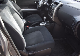 Подержанный автомобиль Nissan X-Trail 2011 года (10 фото)