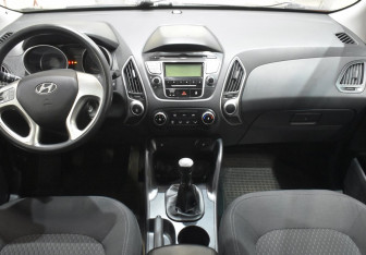 Подержанный автомобиль Hyundai ix35 2013 года (13 фото)