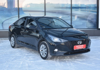 Подержанный автомобиль Hyundai Solaris Sedan 2022 года (3 фото)