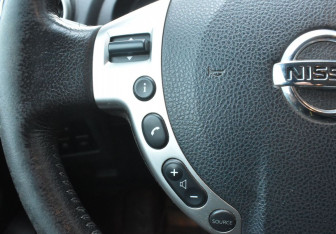 Подержанный автомобиль Nissan Qashqai 2012 года (12 фото)