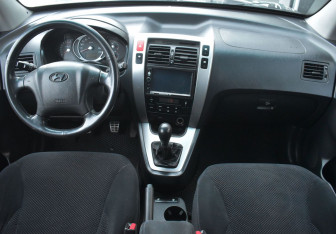 Подержанный автомобиль Hyundai Tucson 2007 года (12 фото)