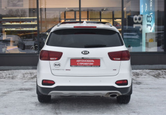 Подержанный автомобиль Kia Sorento 2018 года (6 фото)