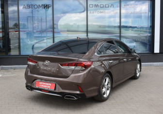 Подержанный автомобиль Hyundai Sonata 2017 года (5 фото)