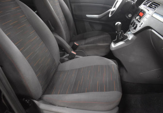 Подержанный автомобиль Ford C-MAX 2007 года (11 фото)