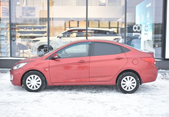 Подержанный автомобиль Hyundai Solaris Sedan 2011 года (8 фото)