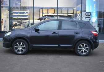Подержанный автомобиль Nissan Qashqai 2010 года (8 фото)
