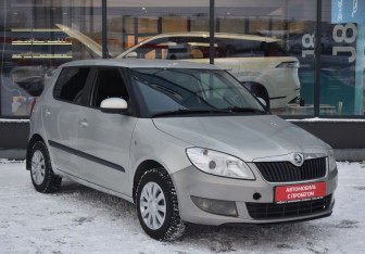 Подержанный автомобиль Skoda Fabia Hatchback 2013 года (3 фото)