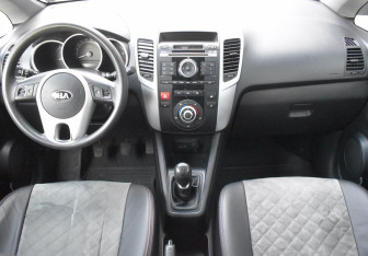 Подержанный автомобиль Kia Venga 2013 года (12 фото)
