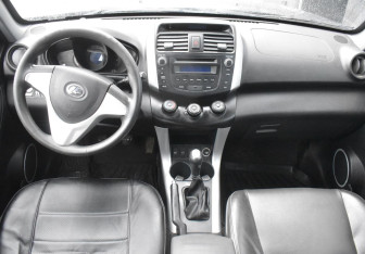 Подержанный автомобиль Lifan X60 2015 года (12 фото)