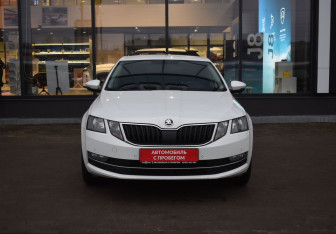 Подержанный автомобиль Skoda Octavia Liftback 2020 года (2 фото)