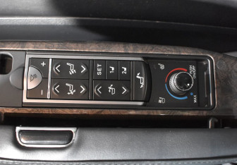 Подержанный автомобиль Toyota Alphard 2019 года (13 фото)
