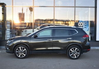 Подержанный автомобиль Nissan X-Trail 2020 года (8 фото)