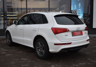 Подержанный автомобиль Audi Q5 2009 года (7 фото)