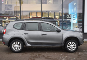 Подержанный автомобиль Nissan Terrano 2016 года (4 фото)