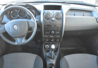 Подержанный автомобиль Renault Duster 2018 года (12 фото)