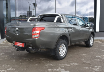 Подержанный автомобиль Mitsubishi L200 2015 года (5 фото)