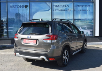 Подержанный автомобиль Subaru Forester Suv 2019 года (5 фото)