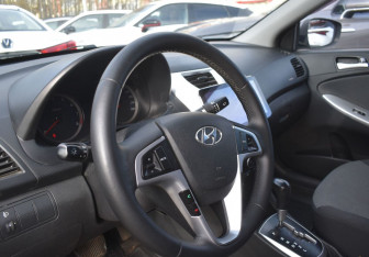 Подержанный автомобиль Hyundai Solaris Sedan 2013 года (13 фото)