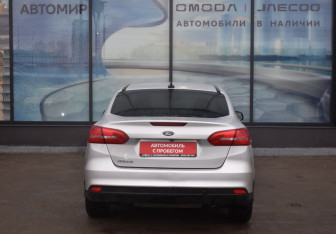 Подержанный автомобиль Ford Focus Sedan 2017 года (6 фото)