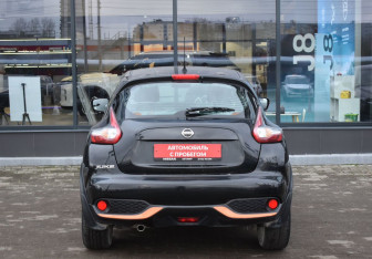 Подержанный автомобиль Nissan Juke 2014 года (6 фото)