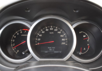 Подержанный автомобиль Suzuki Grand Vitara 2010 года (13 фото)