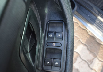 Подержанный автомобиль Skoda Roomster 2011 года (13 фото)