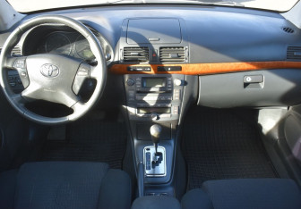 Подержанный автомобиль Toyota Avensis Sedan 2006 года (12 фото)