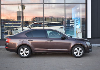 Подержанный автомобиль Skoda Octavia Liftback 2015 года (4 фото)