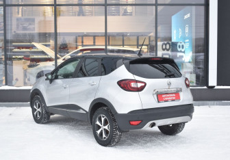 Подержанный автомобиль Renault Kaptur 2021 года (7 фото)