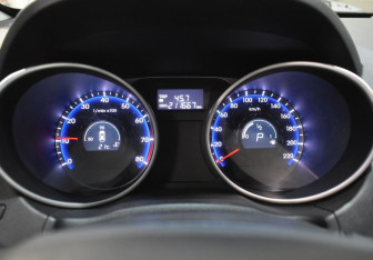 Подержанный автомобиль Hyundai ix35 2012 года (13 фото)