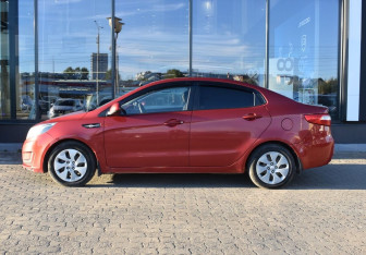 Подержанный автомобиль Kia Rio Sedan 2014 года (8 фото)