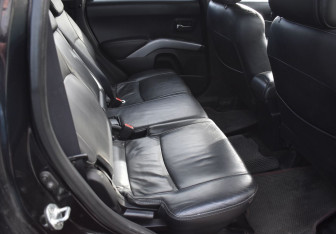 Подержанный автомобиль Peugeot 4007 2008 года (11 фото)